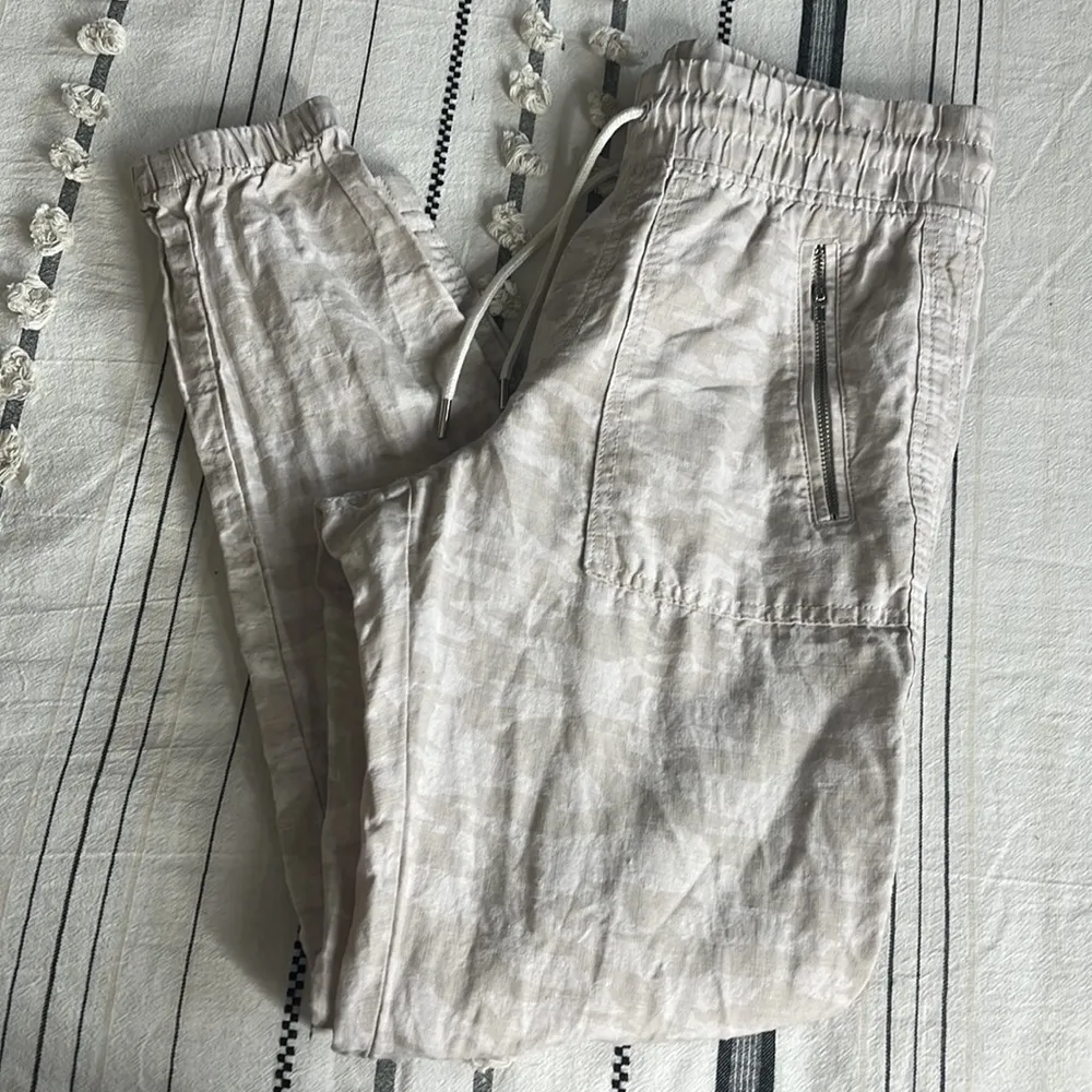 Athleta • cabo tide linen jogger pants in ivory camo - Image 37