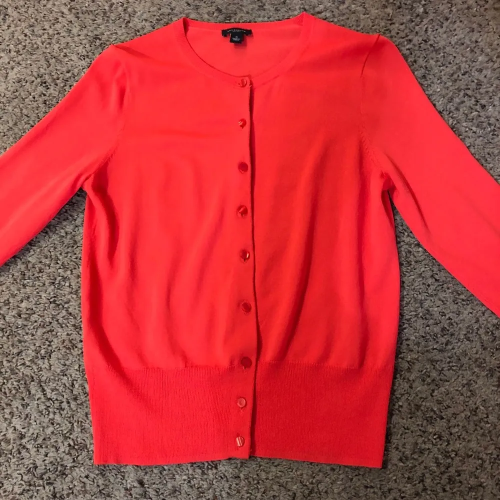 Ann Taylor Stretch Cardigan Sz S
Gently Used - Image 5