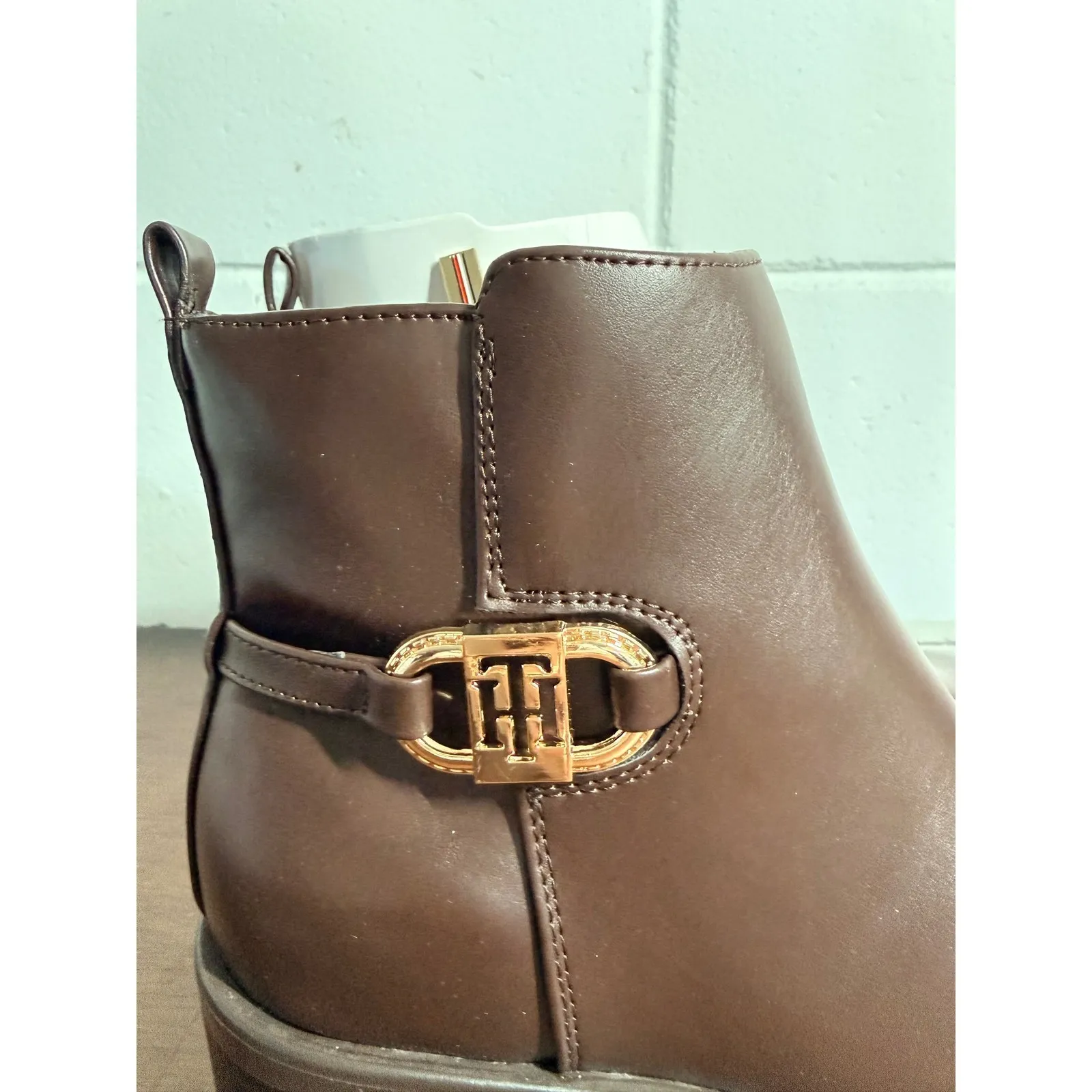 Tommy Hilfiger Women's Brown Leather Ankle Boots Side Zip Gold Buckle Heel 7.5 - Image 4