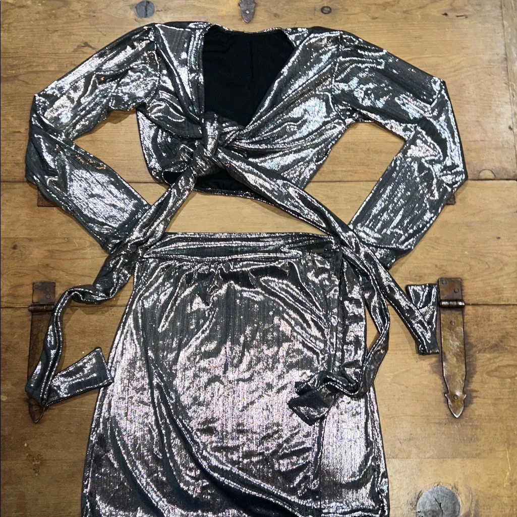 Dayanna Lezama Metallic Silver Two - Image 2