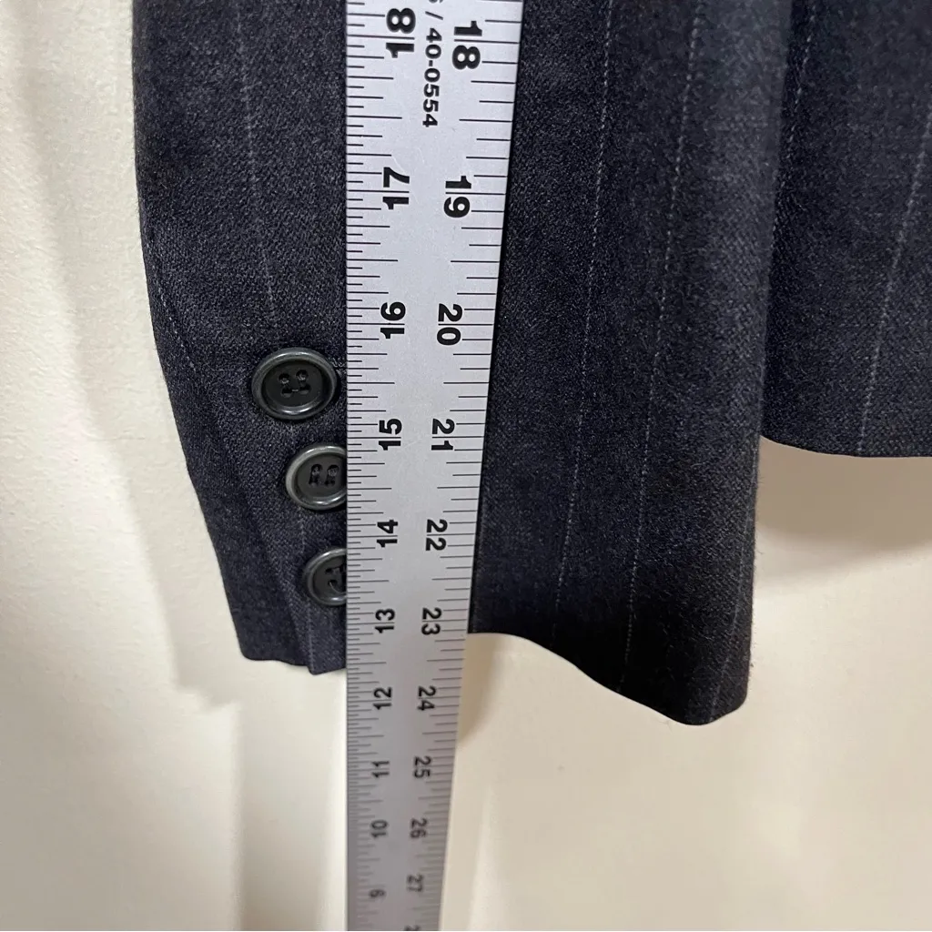 EUC Theory pinstripe wool blazer size 8 women’s buttons - Image 4