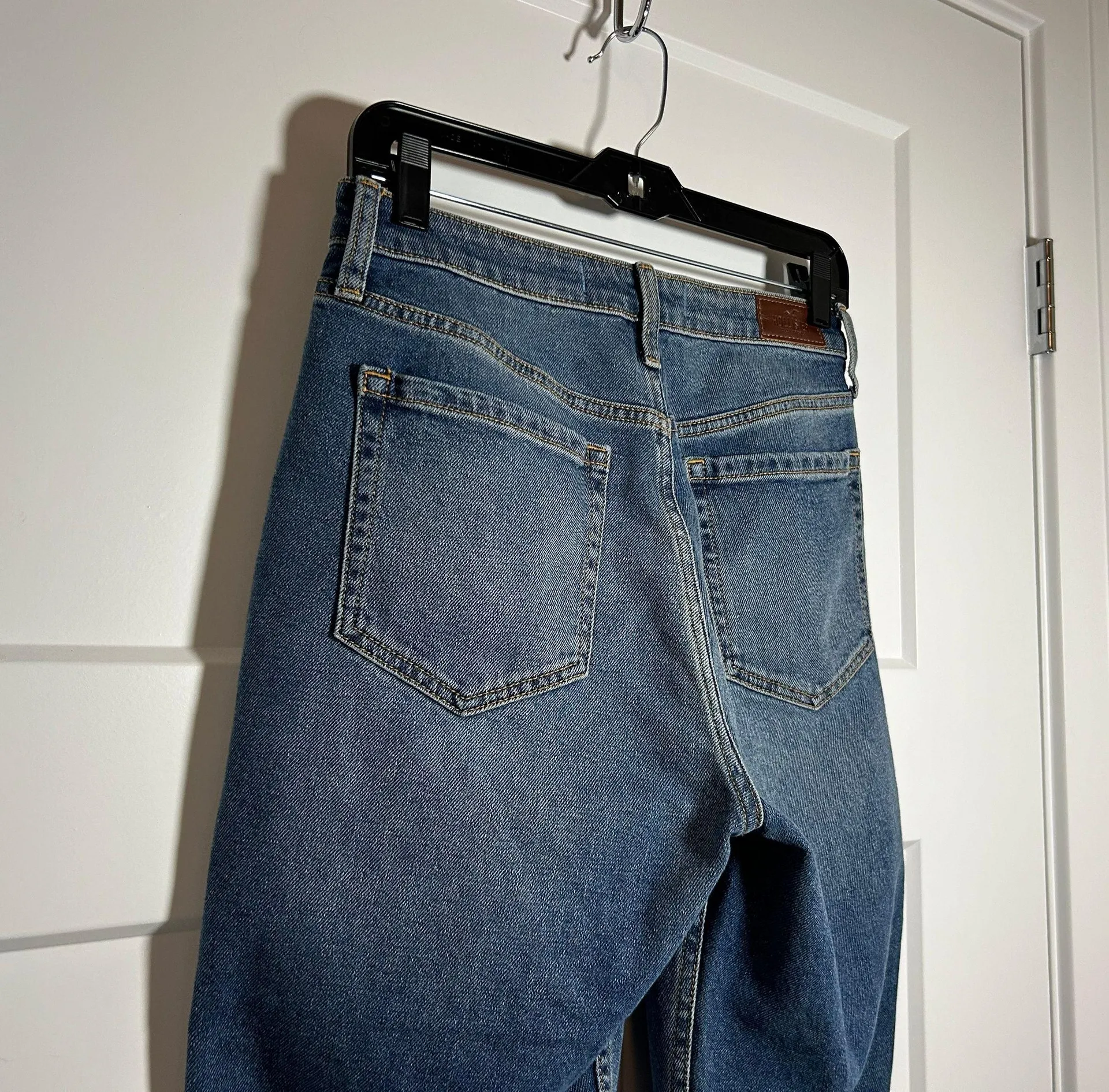 Hollister Size 28 ultra high rise mom jeans,  size 7 - Image 5