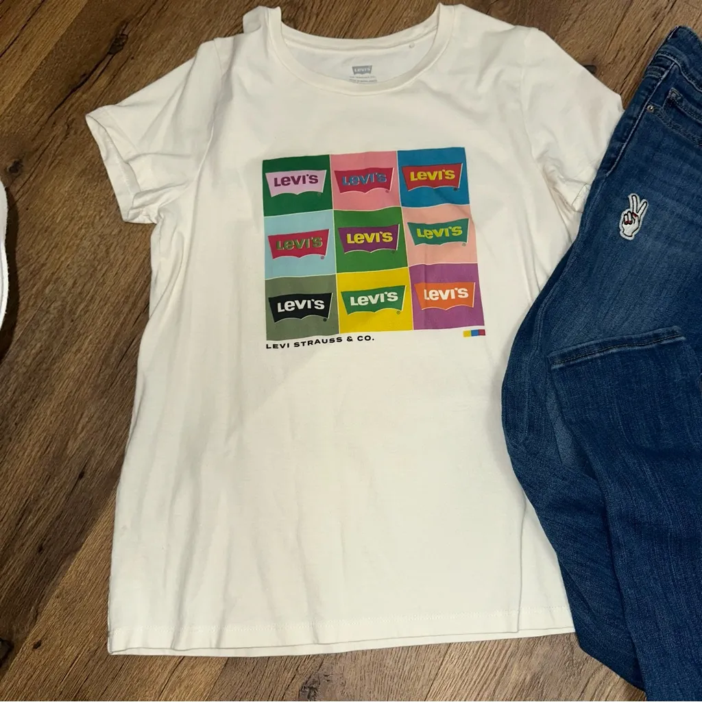 Levi's Levi’s bundle small tee and vintage jeans - Image 3