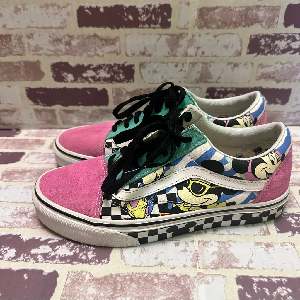 Disney x Vans Character Print Sneakers with Yellow and Black Accents size 7’.5 - Image 6