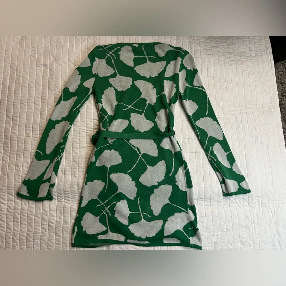 Diane von Furstenberg V-Neck Ginkgo Green Knit Sweater Wrap Top Pants Outfit Set - Image 7