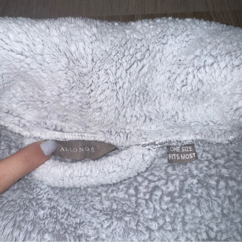 Allonge Ice Blue Fuzzy Robe - Image 2