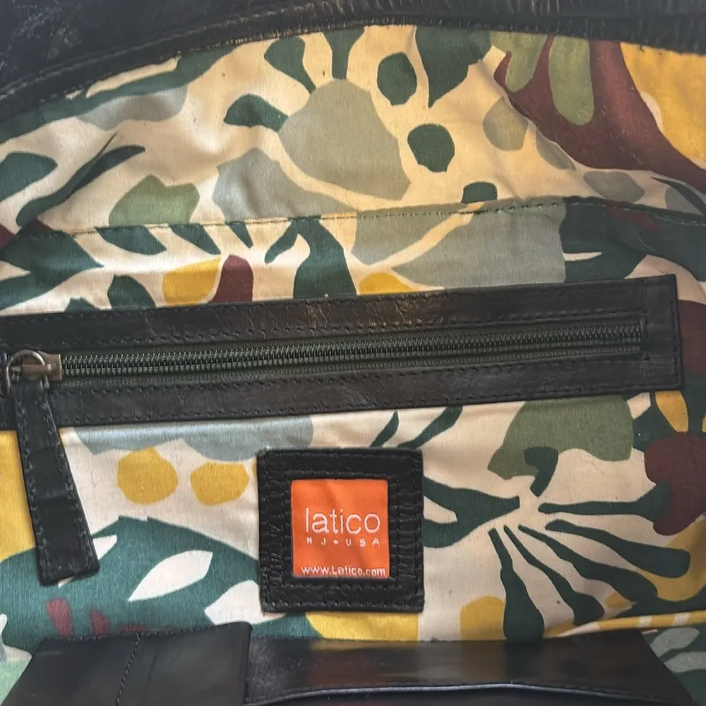 LATICO BLACK LEATHER SATCHEL BAG
BRASS HARDWARE ZIPPER COLSURE WITH SNAP POCKET - Image 3