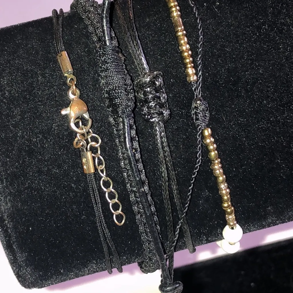 Elegant Black and Gold Tone Paper Beaded Rhinestone Bracelet Set - Image 3