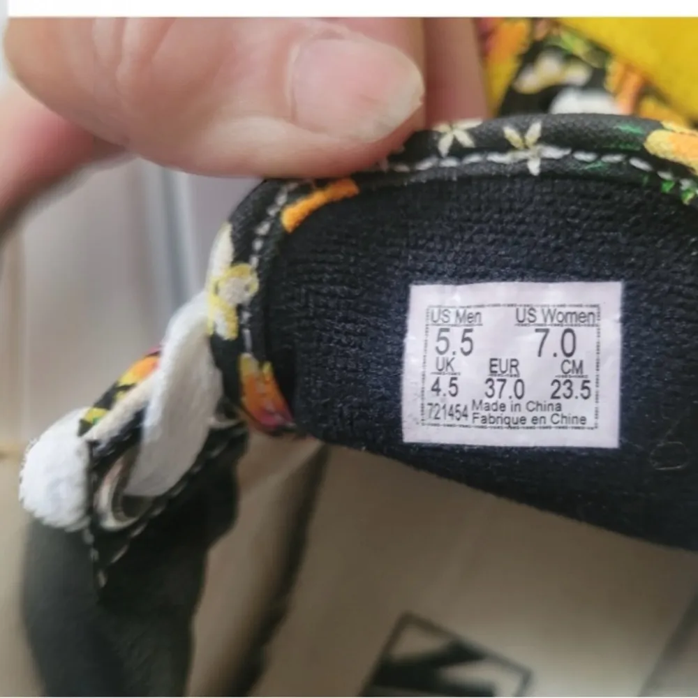 VANS Women’s Floral Patterned Sneakers with YellowAccents Size 7 - Image 2