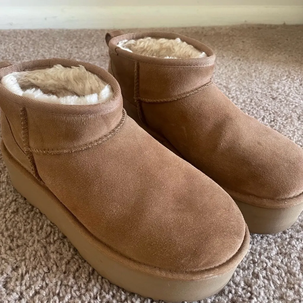 UGG  Platform Boots Chestnut - Image 2