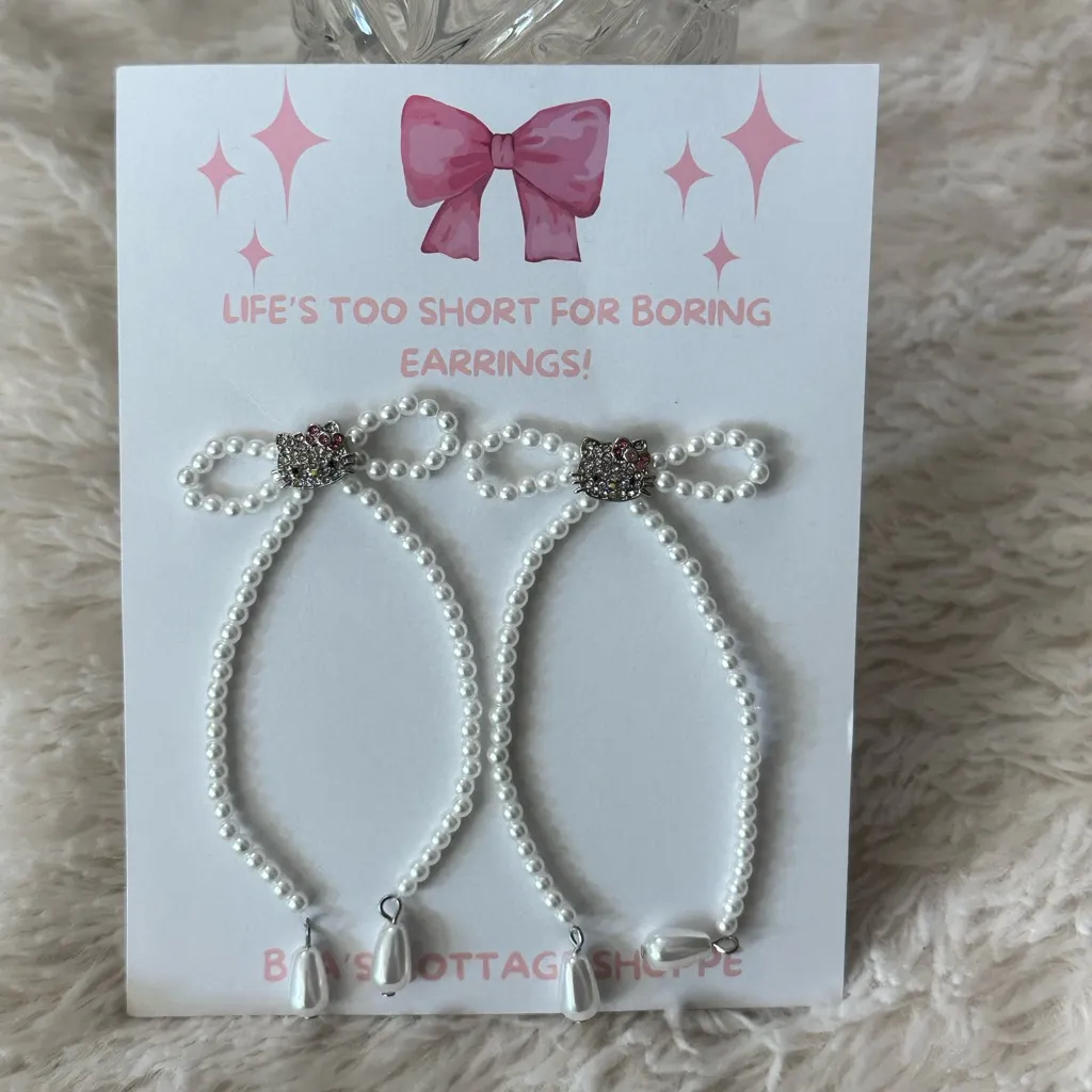 Hello kitty pearl pink stud Earrings - Image 2