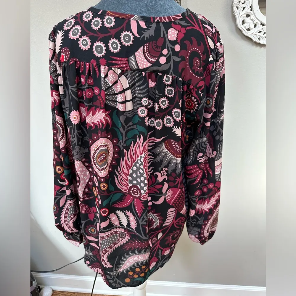 LOFT Bold Paisley Floral Pattern Blouse Top size small red black pink - Image 4
