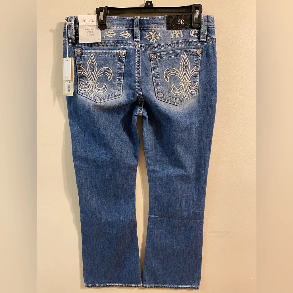 NWT Miss Me Low-Rise Boot Cut Jeans 32" Waist 30" Inseam Medium Wash Low Rise - Image 2