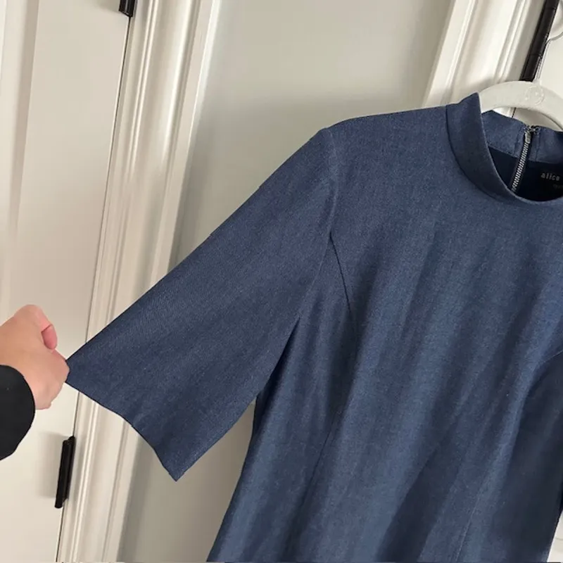 Alice + Olivia Coley A-line Dress Size: 8 Color: Blue - Image 4