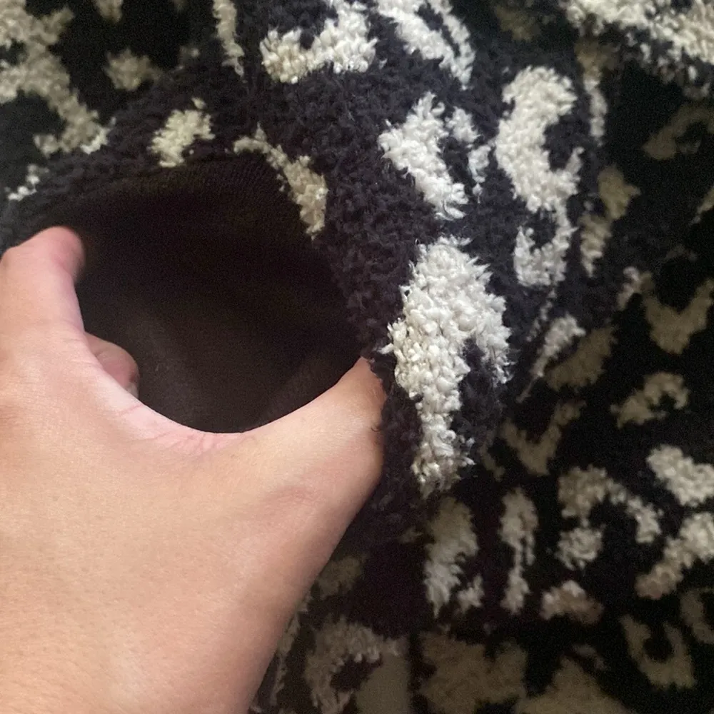 UGG NWT  ‘Phoebe’ leopard print long blanket wrap cardigan sweater, size medium - Image 10