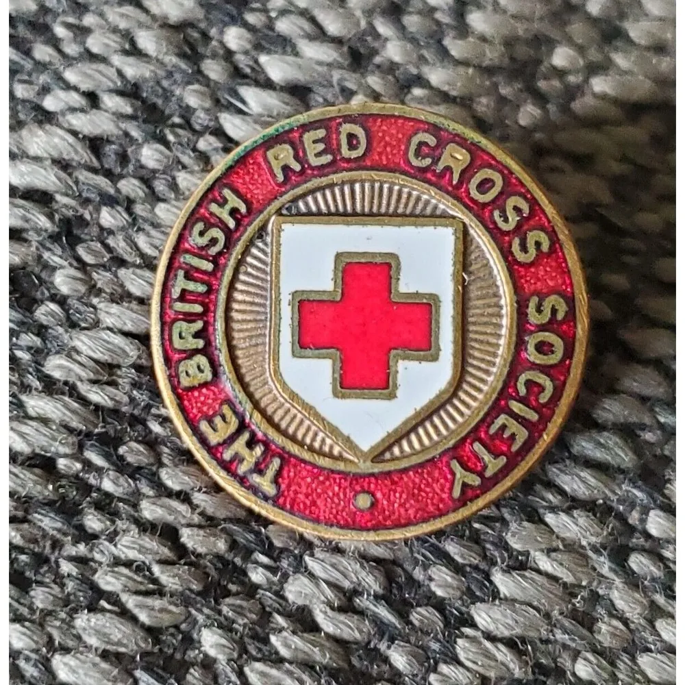 Vintage American Red Cross Society Pin Badge Great Britain GB US Nursing Aid - Image 3