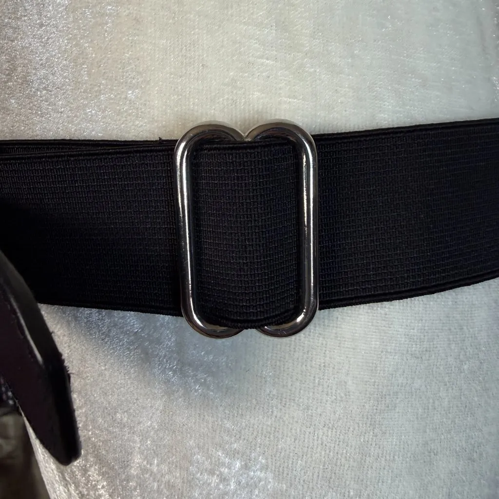 Under Armour black stretchy adjustable belt with silver buckle white logo - Image 6