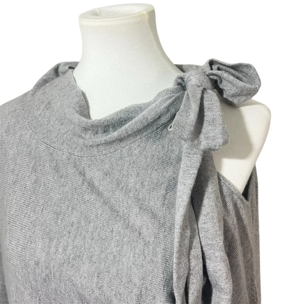 Club Monaco Cashmere/Wool blend Gray Sweater with Bow Detail Size Small - Image 3