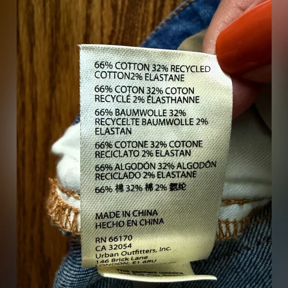 Pilcro Slim Boyfriend Crop Distressed Mid-Rise Med Wash Jeans
Size 27 - Image 9