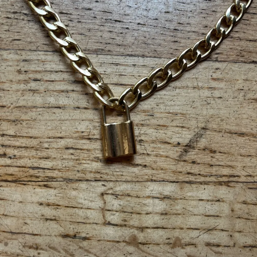H&M Gold Chain Necklace with Lock Pendant - Image 3