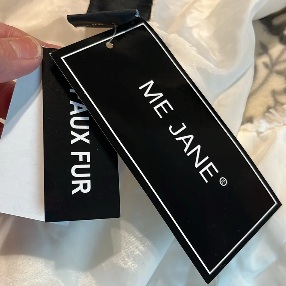 Me Jane Cream Off White Sherpa Wrap Stole Faux Fur Vest Plush Womens XS Shrug - Image 12