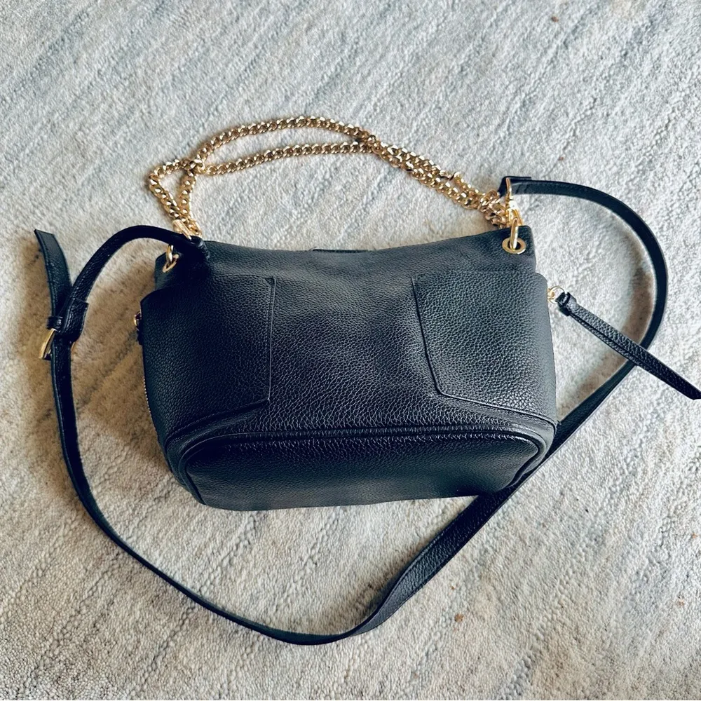 Steve Madden Black Shoulder Bag with Gold Chain - Image 2