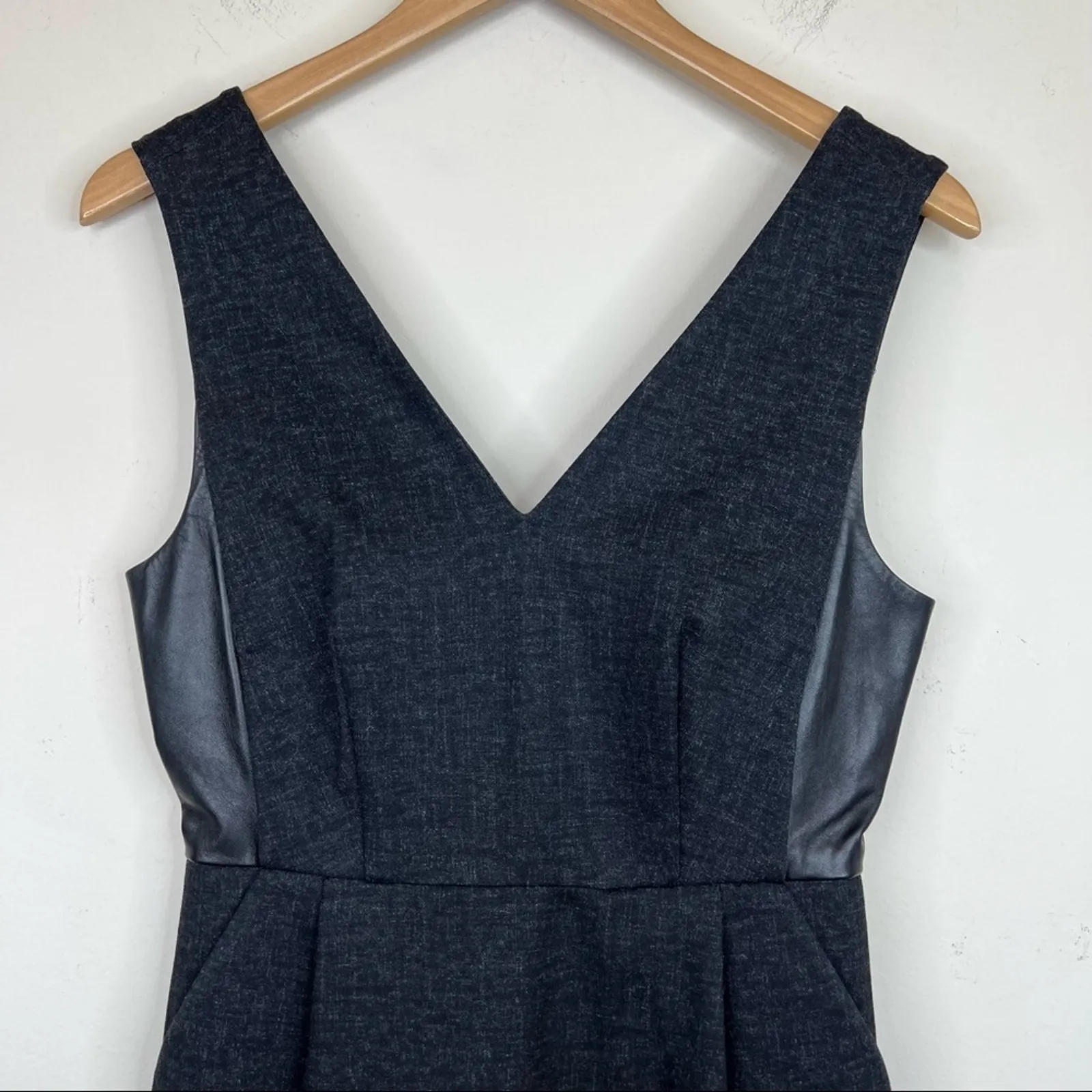 Madewell dress women's 2 V neck leather insets ponte sleeveless knee length gray - Image 6