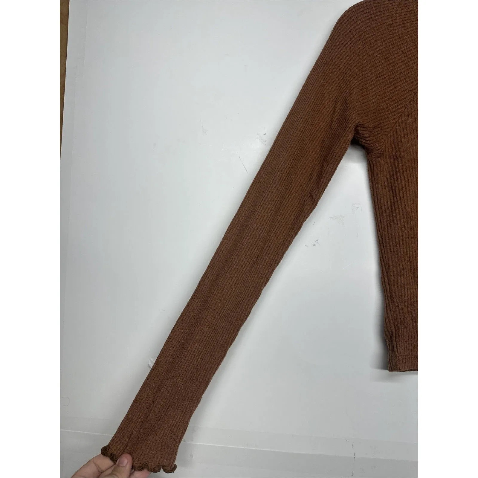 American Eagle Womens Long Sleeve Carmel Shirt Medium Henley Cropped Pullover - Image 2