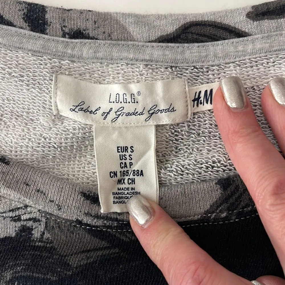 H&M cotton sweatshirt.  Size Small. - Image 4