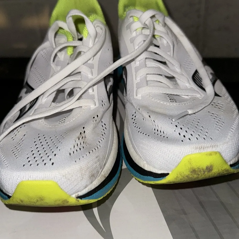 Saucony  Endorphin Pro Running Shoes - Image 4