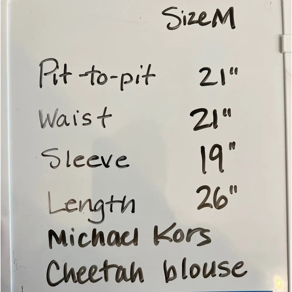 Michael Kors lightweight cheetah print blouse with ties at the wrists, size M - Image 7