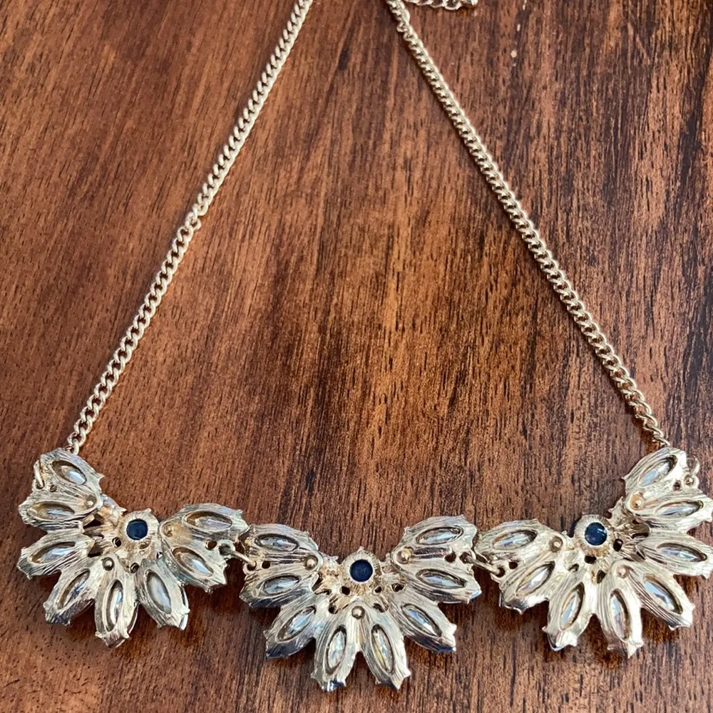 NEW J. Crew Blue Floral Chain Link Short Statement Necklace Chic Silver NWOT - Image 6