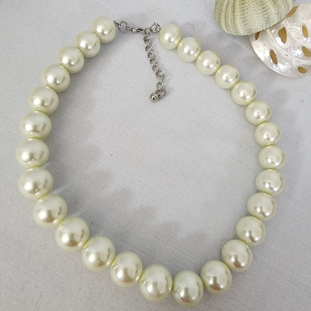 Single Strand of Glass Pearls Necklace Silver - Image 2