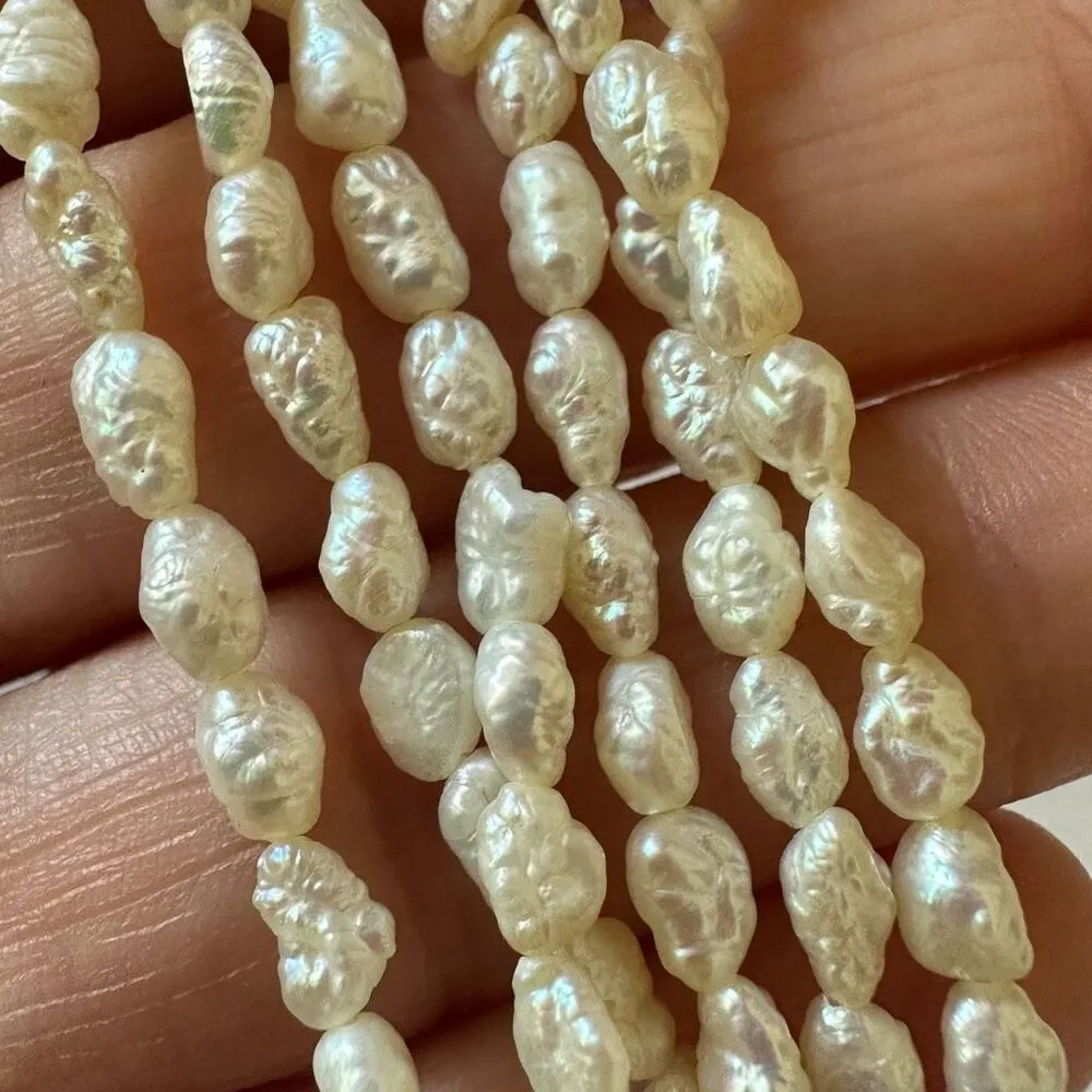 Gold tone fresh water pearl multi strand vintage bracelet - Image 5
