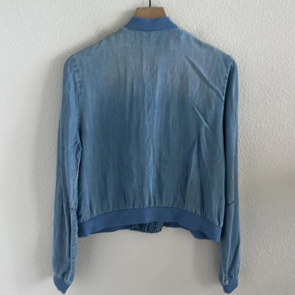 Urban Outfitters BDG Lyocell Front Zip Bomber Style Chambray Jacket Medium - Image 2