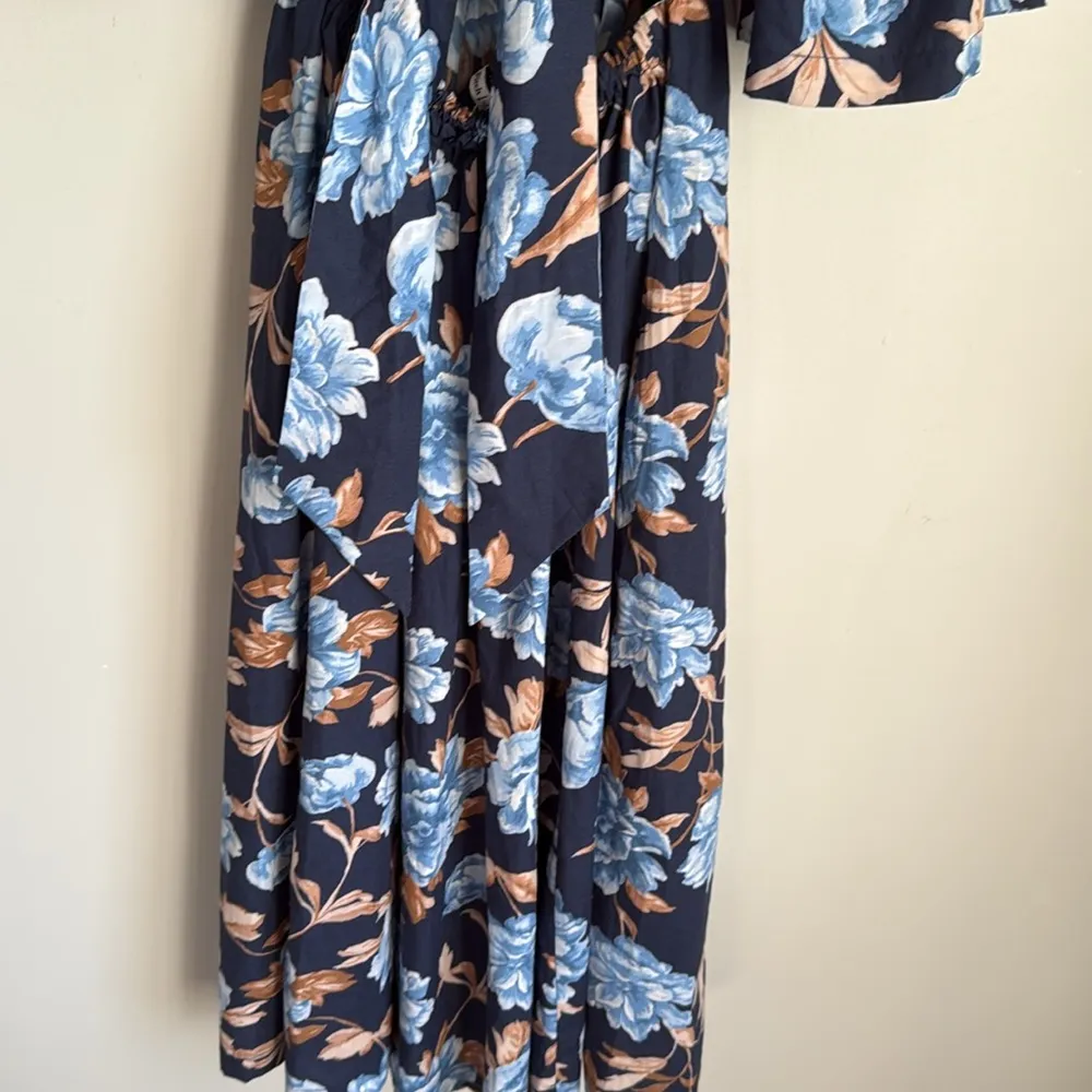 Abercrombie & Fitch angel sleeve twist front midi dress blue floral XS - Image 9