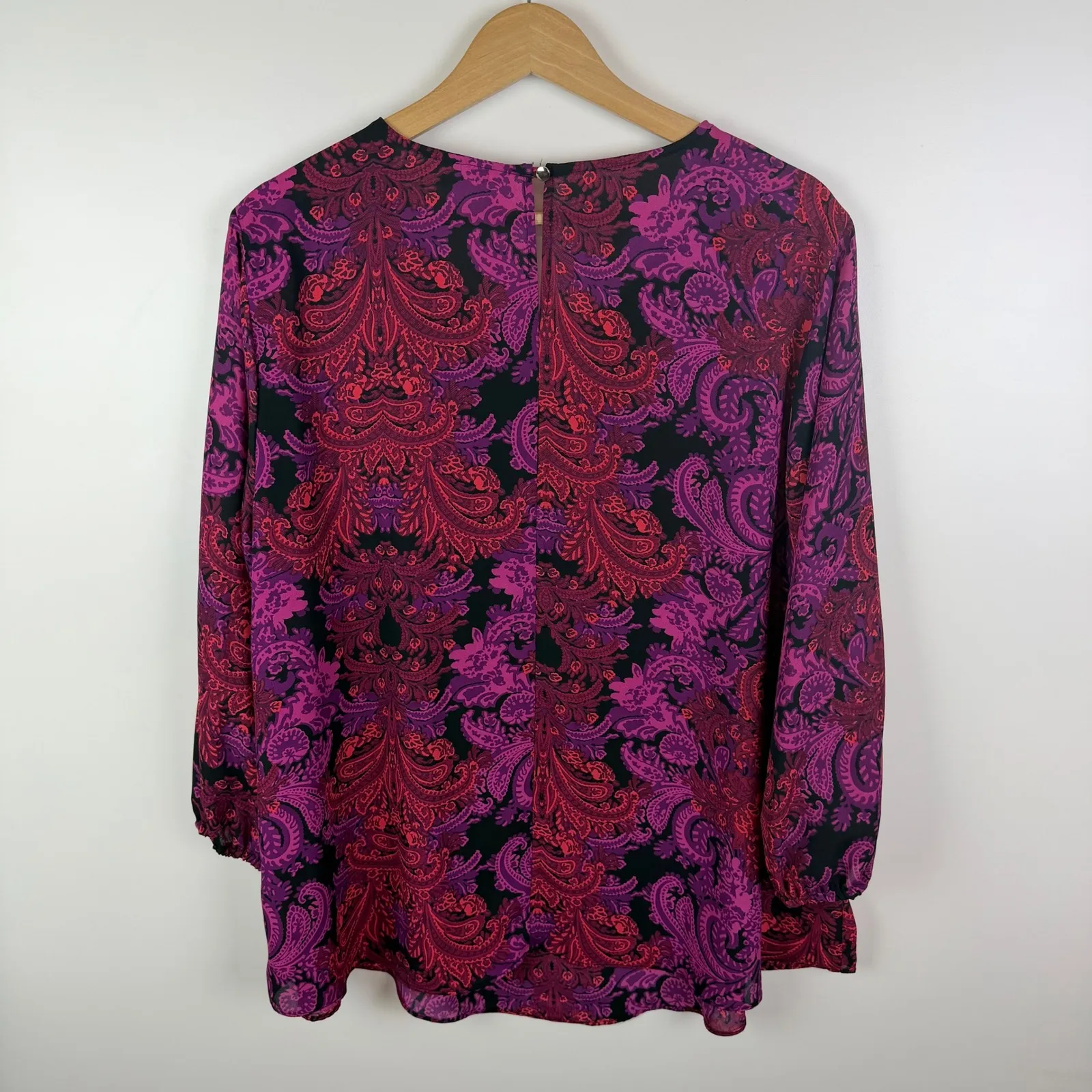 Caro Est 1946 Paisley Print Chain Neck Blouse Size 18/20W Lightweight Boho Artsy Purple - Image 6