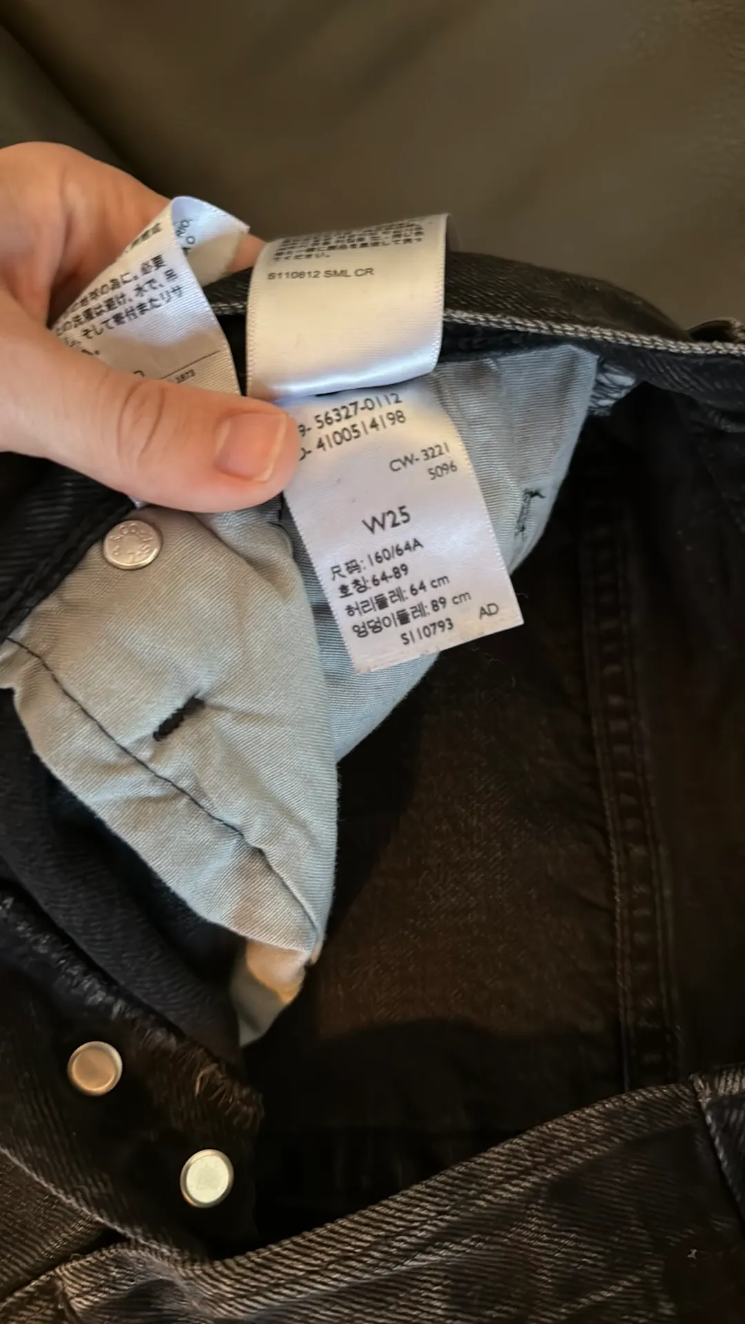 Levi’s Shorts 501 Denim High-Rise Cut-Off Black - Image 3