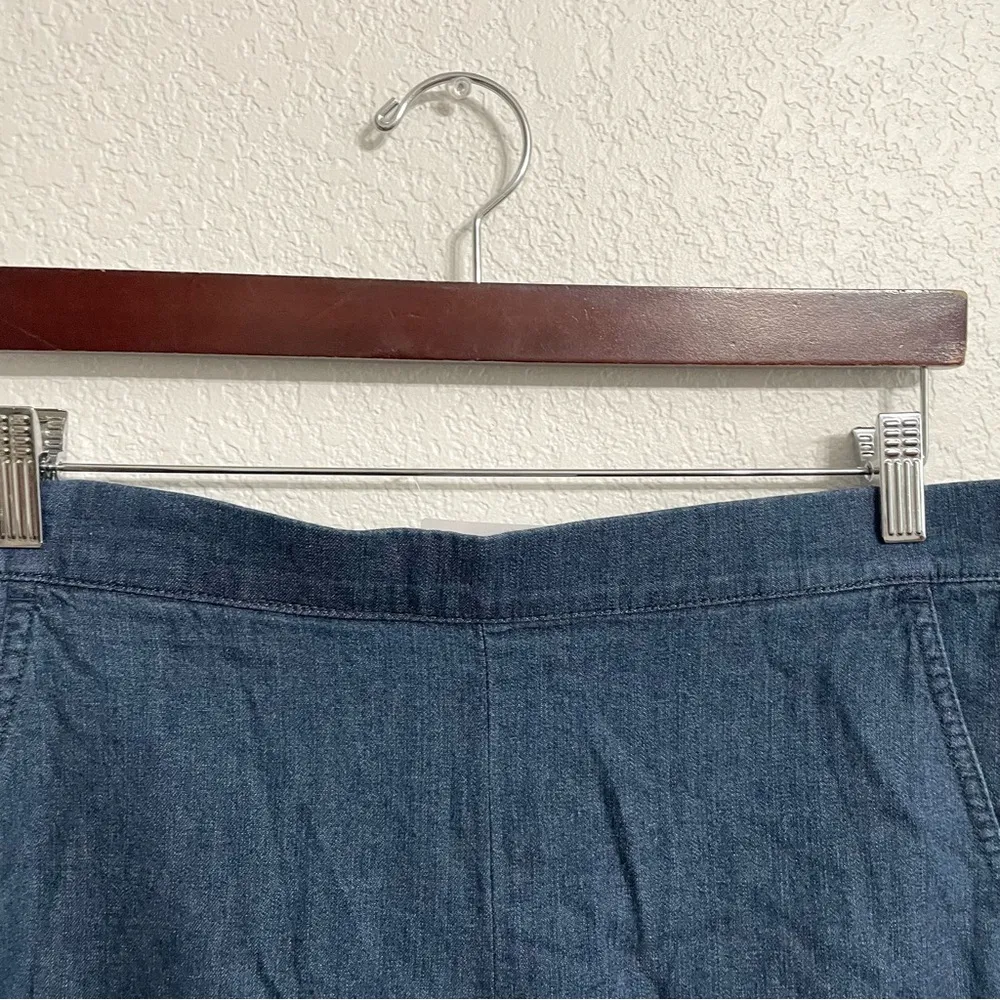 NWT J Crew Mercantile Womens Shorts Blue Chambray Pull On Pockets Size Medium - Image 3