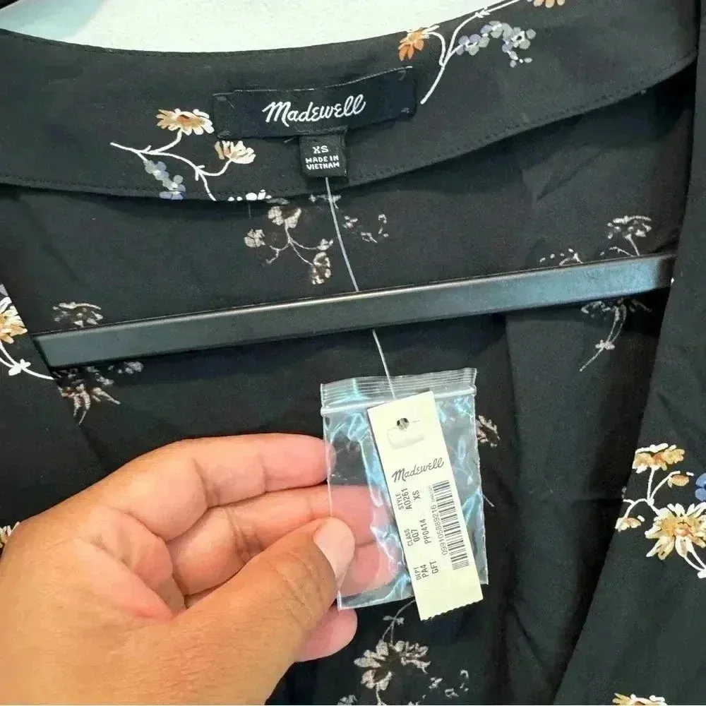 madewell Button-Front Day Romper in Daisies size Xs - Image 2