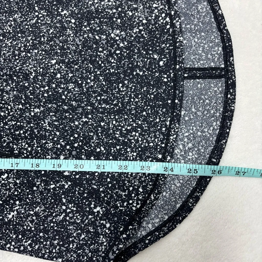 Lululemon Athletica Black and White Patterned Athletic top Size 6 - Image 8