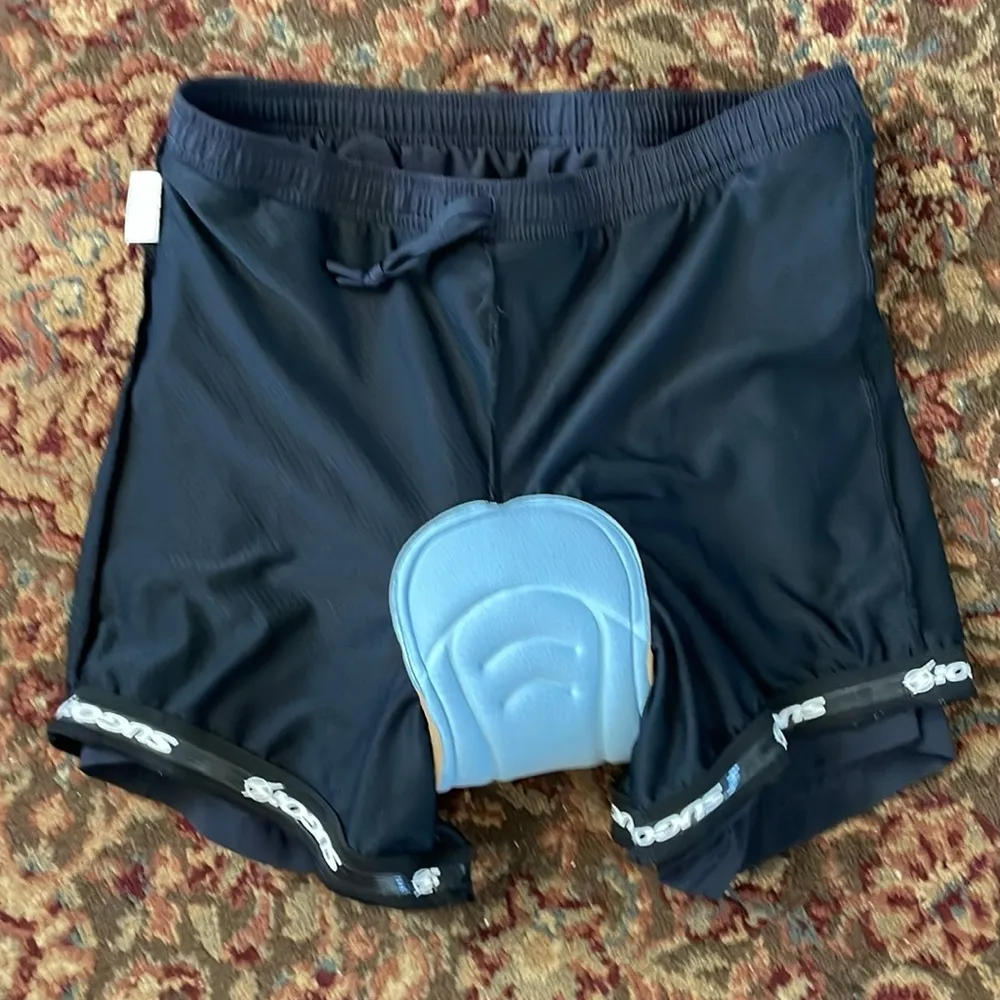 Sugoi women’s cycling shorts with padded mesh attached liner Black Size M - Image 5