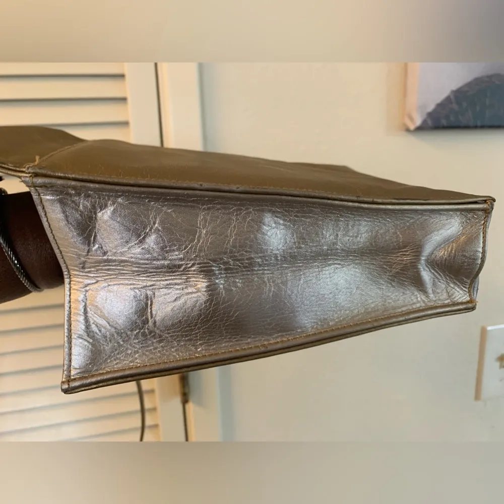 VINTAGE• Metallic Gold-• Leather•Stuart Weitzman• Crossbody/Shoulder bag - Image 9