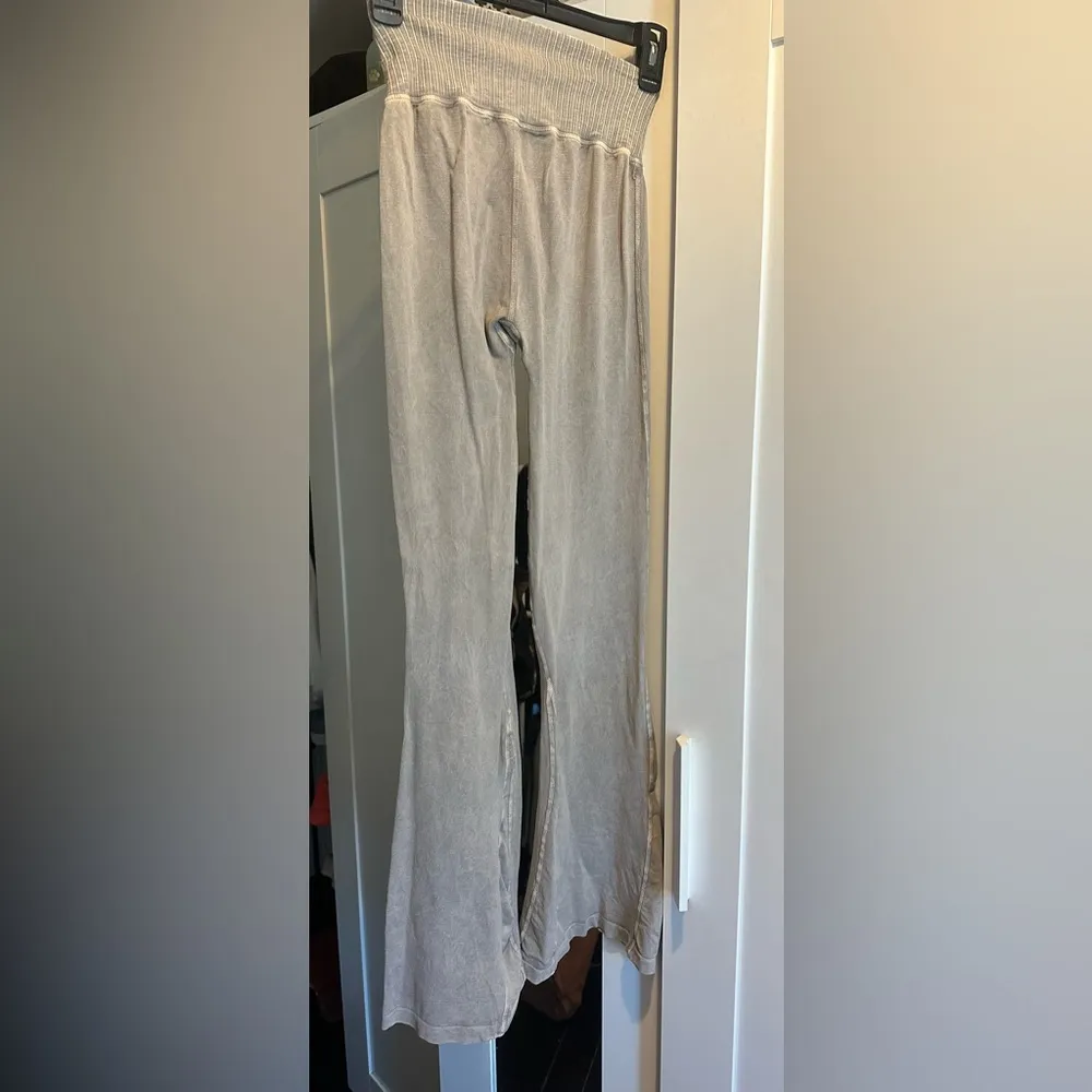 NWOT FREE PEOPLE GOOD KARMA FLARE LEGGINGS - Image 3