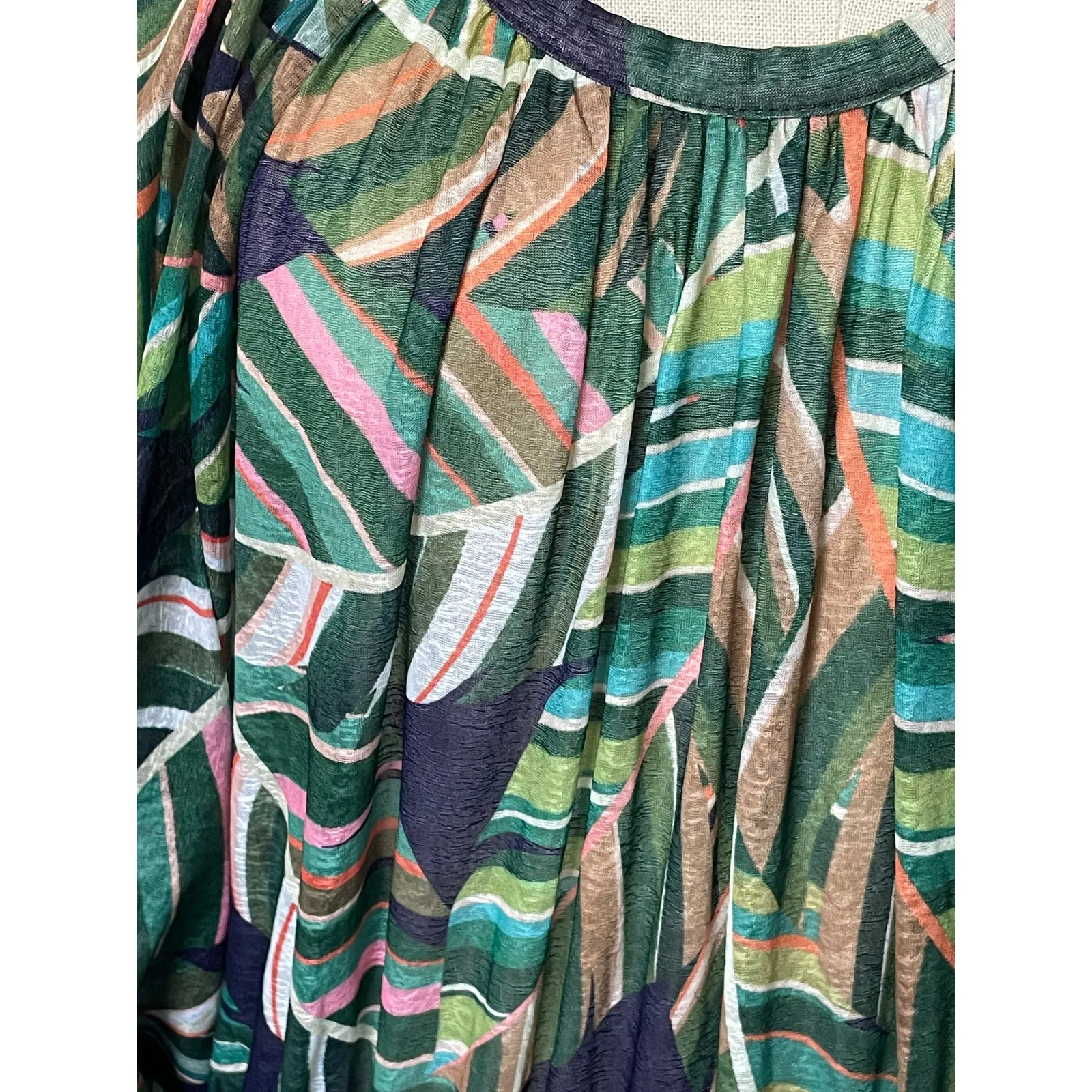 Molly Bracken Tropical Print Midi Dress - Image 11