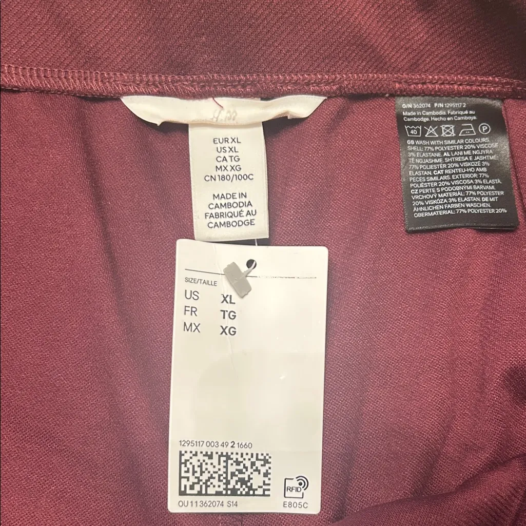 NWT H&M’s Women's Burgundy Button-Front Shorts - Image 4