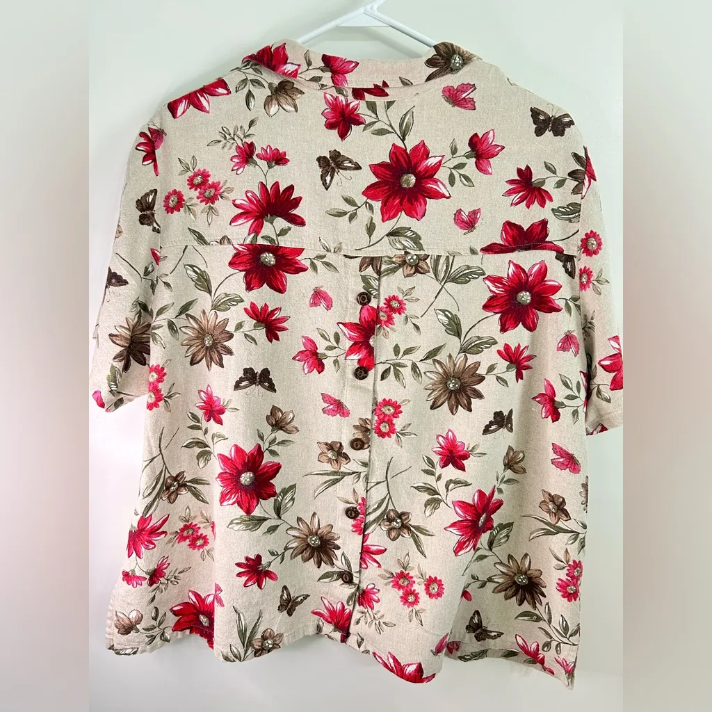 Sag Harbor women .Red and Pink Floral Top with Short Sleeves - Image 2