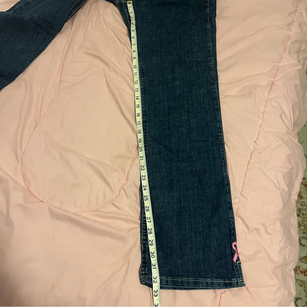 Wrangler Q BABY breast cancer awareness jeans - Image 9