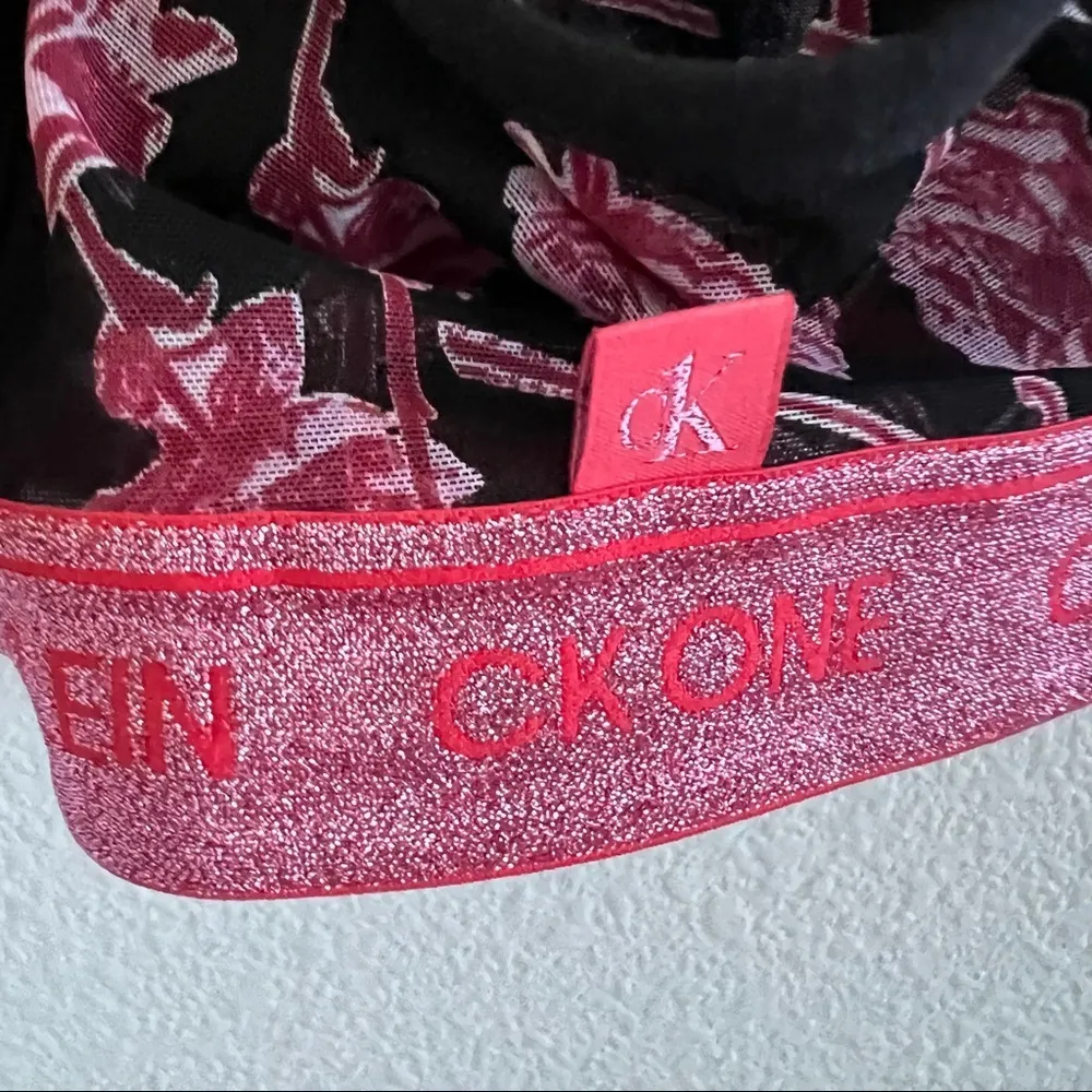 NWT Calvin Klein One Mesh Floral Pull On Bralette Adj Straps Romantic Pink Large - Image 6