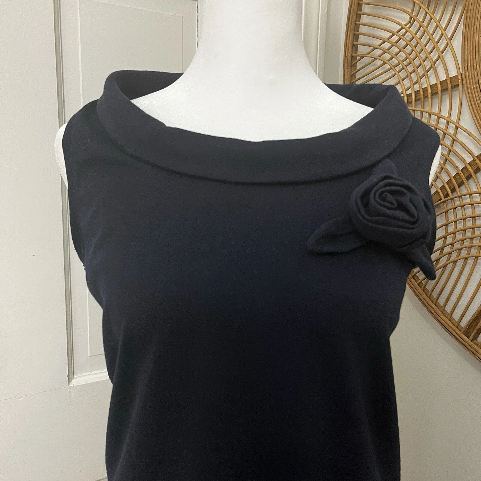Alyn Paige Navy Blue Stretch Classic Sheath Dress With Rose Detail Preppy Sz M‎ - Image 2